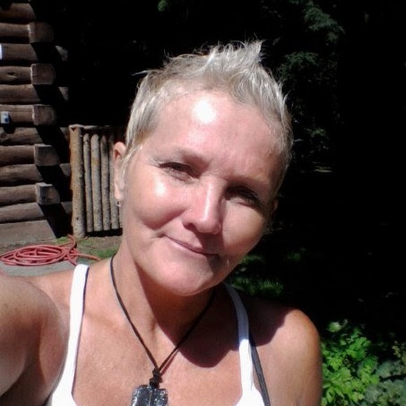 Meet your Posher, Heather - Picture 1 of 1